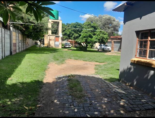 6 BEDROOM HOUSE FOR SALE IN BO-DORP